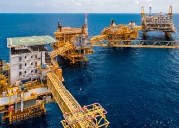 La OPEP+ prolonga el recorte voluntario de producción de petróleo hasta 2025