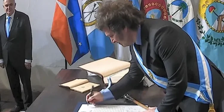 El Pacto de Mayo recibe un contundente respaldo del sector empresarial.