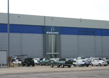 Boeing adquiere Spirit Aerosystems para fortalecer la seguridad en sus aviones.