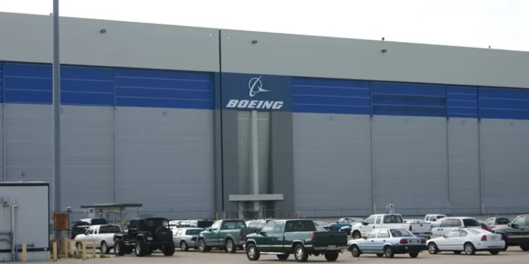 Boeing adquiere Spirit Aerosystems para fortalecer la seguridad en sus aviones.