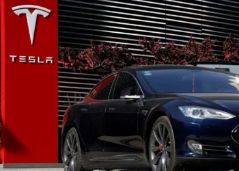 Desplome de más del 40% en las acciones de Tesla debido a la disminución de beneficios