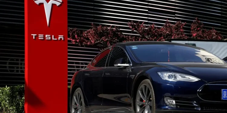 Desplome de más del 40% en las acciones de Tesla debido a la disminución de beneficios