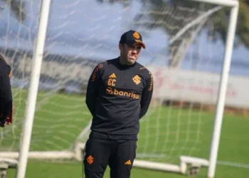 Eduardo Coudet se despide del Inter a una semana del regreso de la Copa Sudamericana.