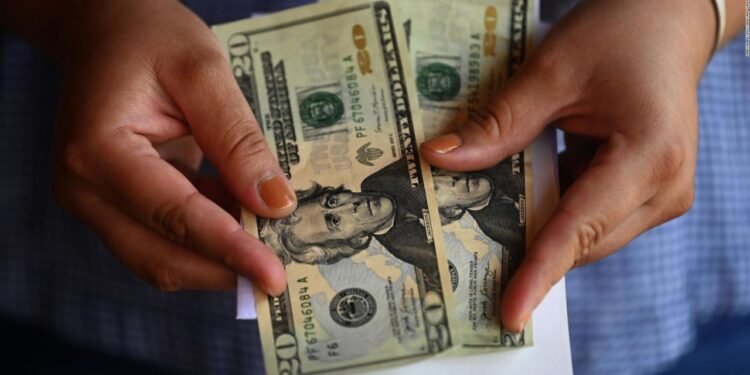 Caída de las remesas enviadas a México desde Estados Unidos: ¿Cuáles son las razones detrás de esta disminución?