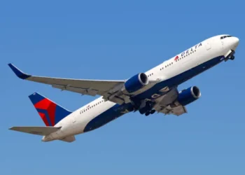 Investigación del gobierno estadounidense a Delta Airlines por cancelaciones de vuelos.