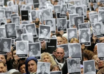 Gobierno propone juicio en ausencia para juzgar a los iraníes implicados en el atentado a la AMIA