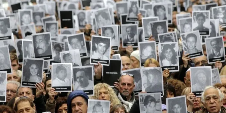 Gobierno propone juicio en ausencia para juzgar a los iraníes implicados en el atentado a la AMIA