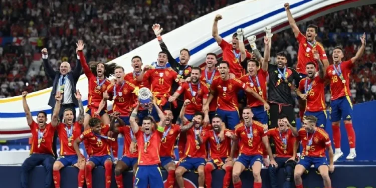 España se convierte en campeón de la Eurocopa y redefine la tabla de campeones.