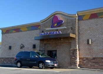 Taco Bell amplía el uso de inteligencia artificial en sus puntos de servicio en carro (Drive-Thru)