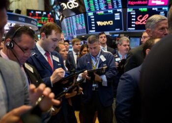 Consejos de expertos: Cómo actuar ante la caída de los mercados financieros y sacar provecho