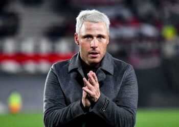 Sarmiento de Damonte sorprende al bajar a Racing y apunta a derrotar a River de Demichelis.