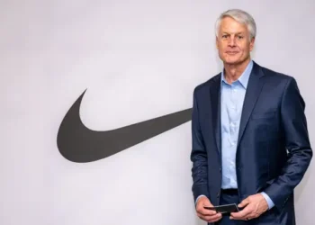 Nike cambia de CEO y sus acciones experimentan un alza en el mercado