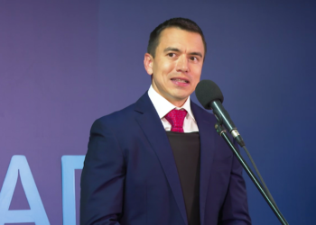 El Gobierno de Ecuador flexibiliza la jornada laboral en respuesta a la crisis en el sector eléctrico.