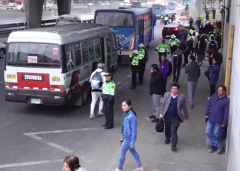 Sheinbaum elogia a López Obrador y apela a la continuidad durante su primer discurso en el Zócalo como presidenta de México