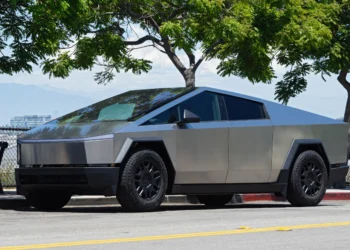 Tesla solicita revisión inmediata de Cybertruck debido a problema de rendimiento