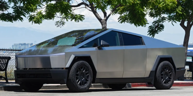 Tesla solicita revisión inmediata de Cybertruck debido a problema de rendimiento