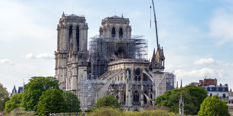 El impacto económico y social de la reconstrucción de Notre Dame.